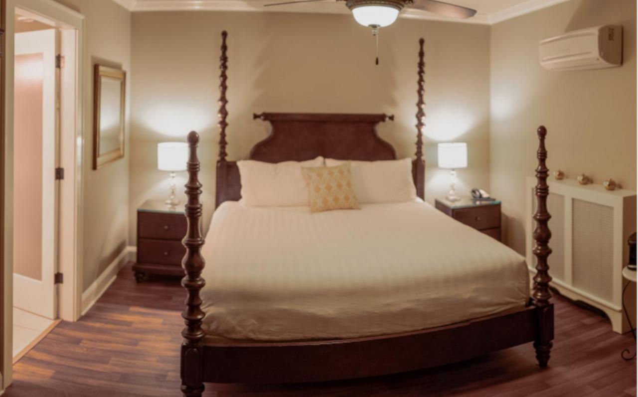 Crown Mansion Boutique Hotel & Villas Qualicum Beach Dış mekan fotoğraf