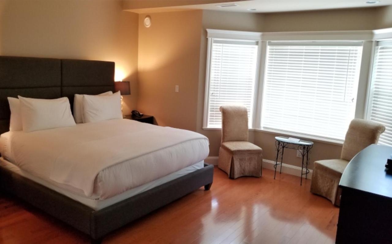 Crown Mansion Boutique Hotel & Villas Qualicum Beach Dış mekan fotoğraf