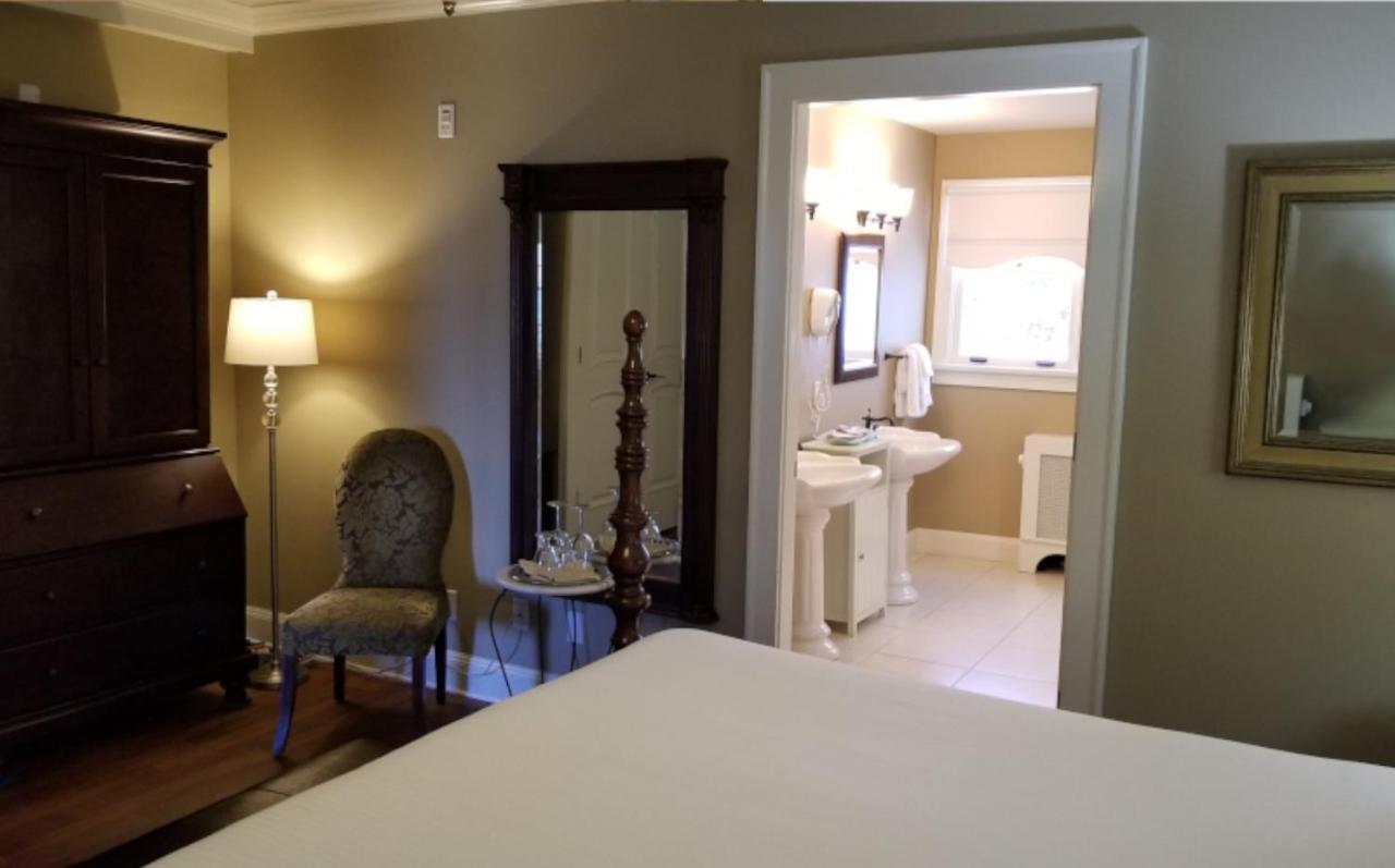 Crown Mansion Boutique Hotel & Villas Qualicum Beach Dış mekan fotoğraf