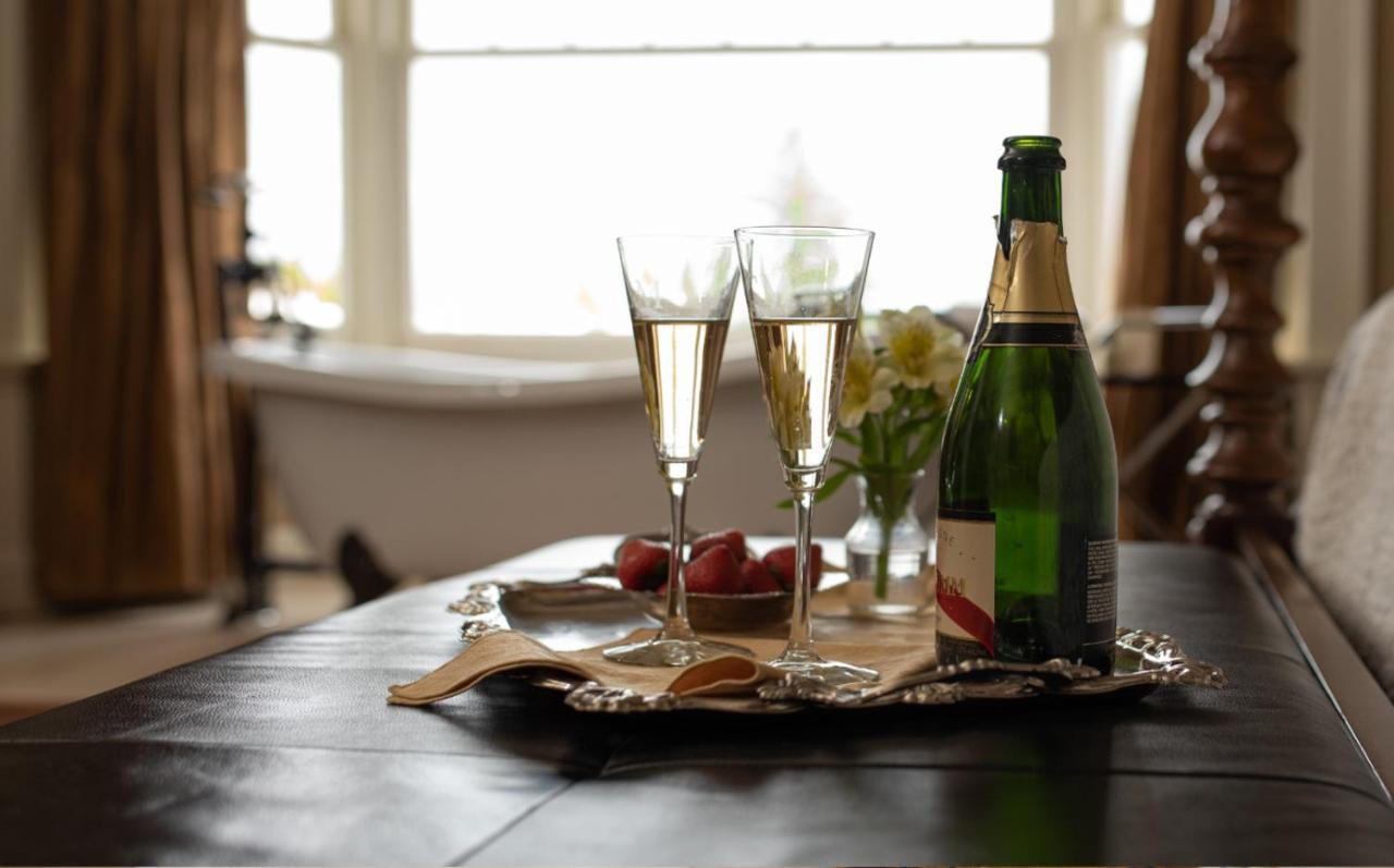 Crown Mansion Boutique Hotel & Villas Qualicum Beach Dış mekan fotoğraf