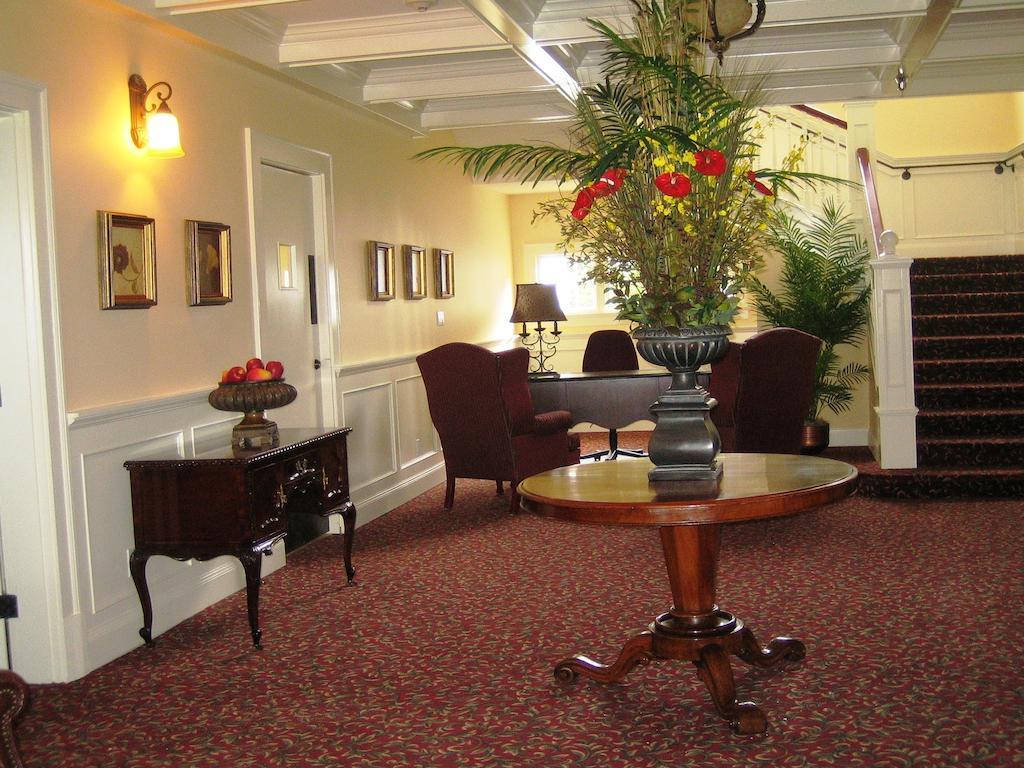 Crown Mansion Boutique Hotel & Villas Qualicum Beach Dış mekan fotoğraf