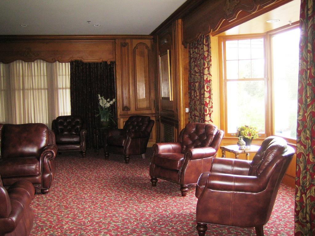 Crown Mansion Boutique Hotel & Villas Qualicum Beach Dış mekan fotoğraf