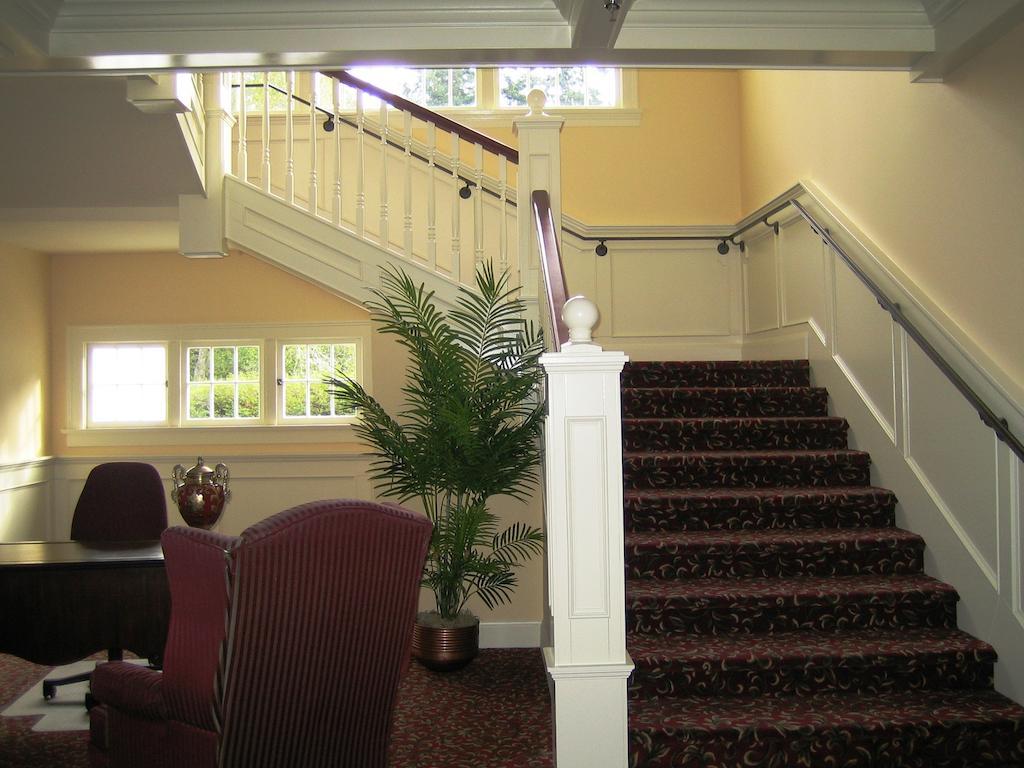 Crown Mansion Boutique Hotel & Villas Qualicum Beach Dış mekan fotoğraf