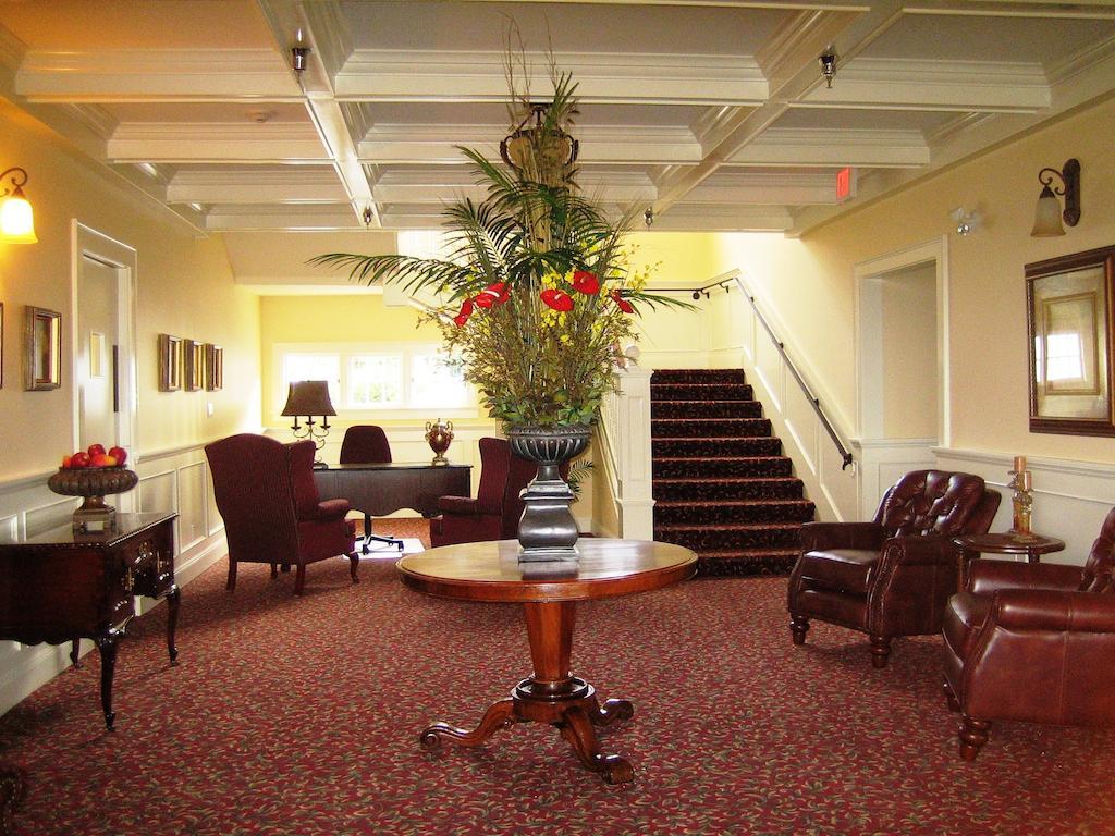 Crown Mansion Boutique Hotel & Villas Qualicum Beach Dış mekan fotoğraf