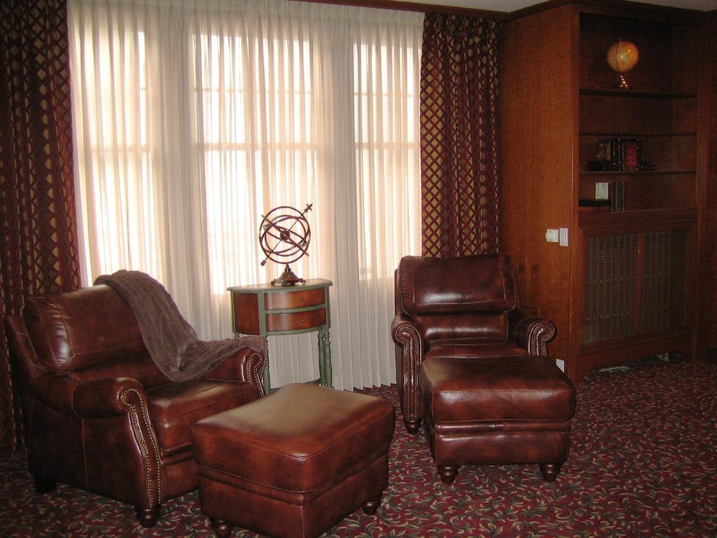 Crown Mansion Boutique Hotel & Villas Qualicum Beach Dış mekan fotoğraf
