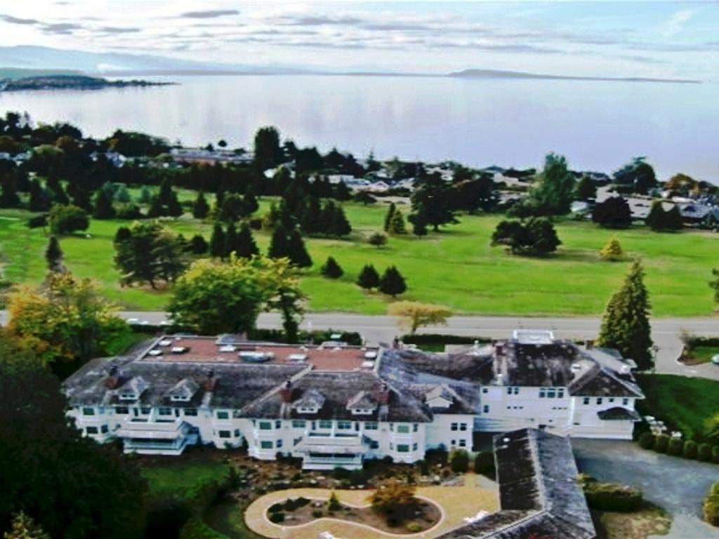 Crown Mansion Boutique Hotel & Villas Qualicum Beach Dış mekan fotoğraf
