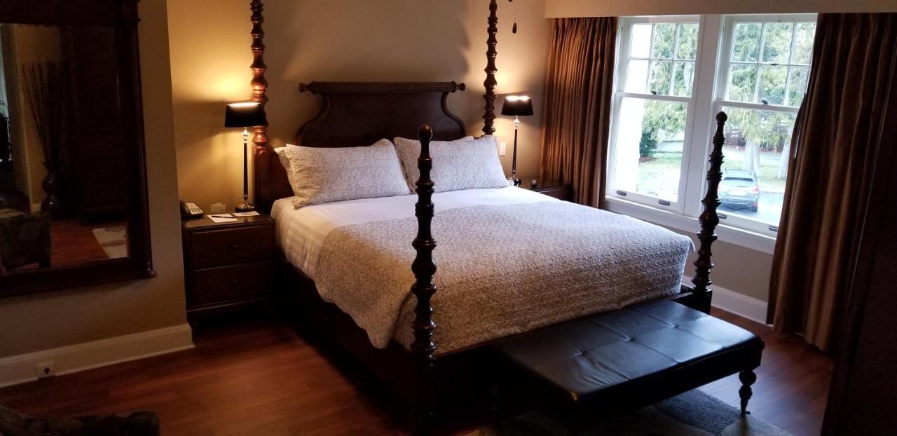 Crown Mansion Boutique Hotel & Villas Qualicum Beach Dış mekan fotoğraf